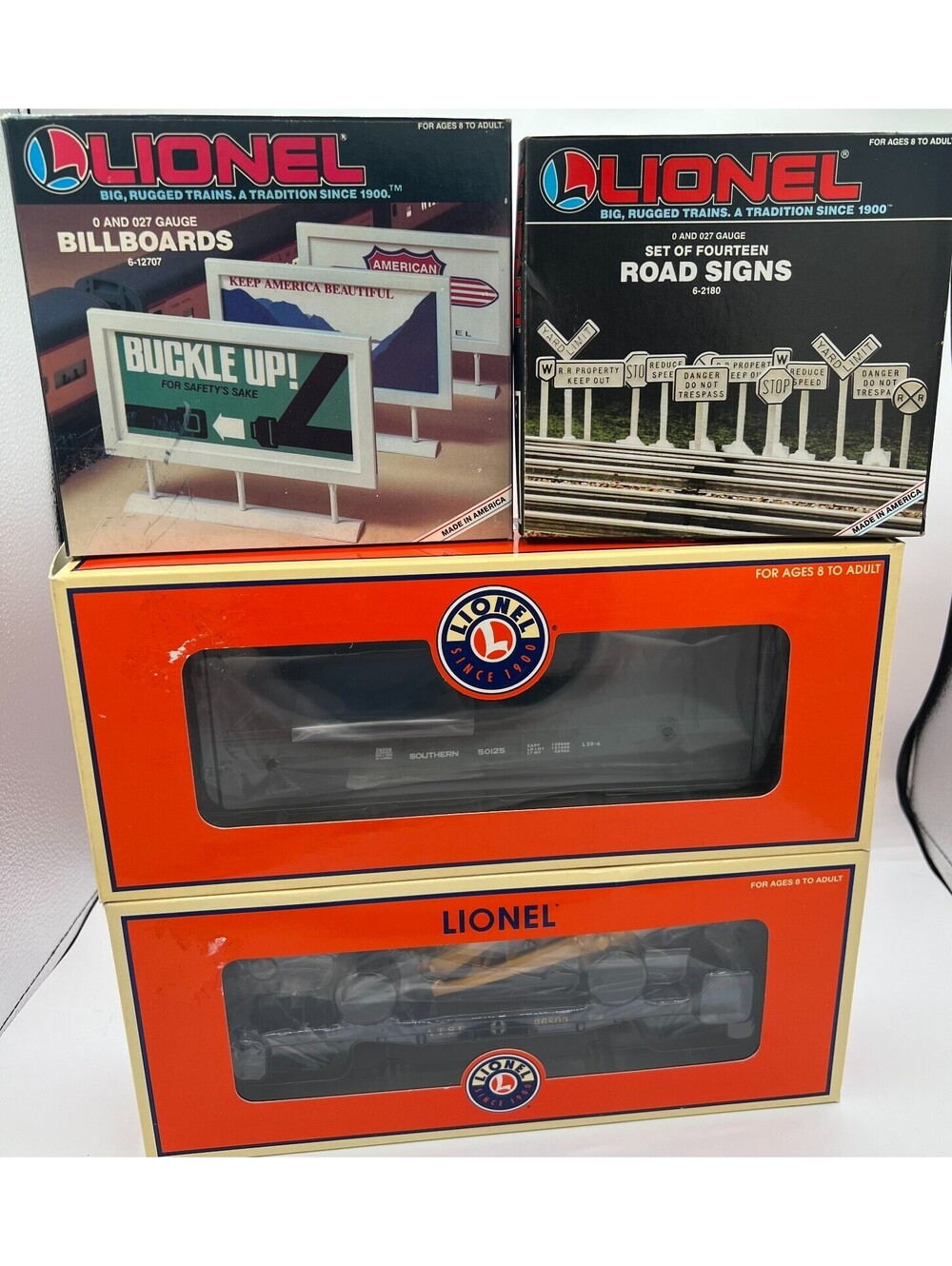 LOT Lionel Santa Fe Derrick Car, Southern Flat Car, Road Signs, & Billboards
